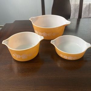 Vintage Pyrex bowl set
